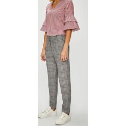 Vila - Spodnie. Szare spodnie materiałowe damskie Vila, bez wzorów, z elastanu, casualowe. W wyprzedaży za 119.90 zł.