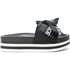 Klapki z kokardką (38). Czarne klapki damskie Viestar Shoes, bez wzorów, bez obcasa, bez zapięcia. Za 59.00 zł.