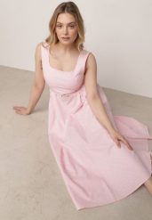 Różowa Bawełniano-Wiskozowa Sukienka Retro w Groszki o Rozkloszowanym Kroju Eviphaia. Czerwone sukienki damskie Born2be, na co dzień, m, bez wzorów, z bawełny, klasyczne, bez kołnierzyka, bez ramiączek, maxi, rozkloszowane. Za 179.99 zł.