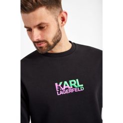 BLUZA KARL LAGERFELD. Bluzy męskie KARL LAGERFELD, m, bez wzorów, bez ramiączek, bez kaptura. W wyprzedaży za 240.57 zł.