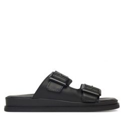 Klapki Tamaris. Czarne klapki damskie Tamaris, bez wzorów, bez obcasa, bez zapięcia. Za 209.99 zł.