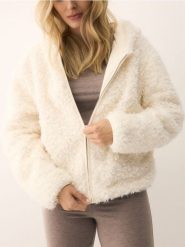 Bluza z imitacji baranka - złamana biel. Bluzy damskie Reserved, l, bez wzorów, bez ramiączek, bez kaptura. Za 179.99 zł.