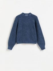 Sweter ze stójką - granatowy. Niebieskie swetry nierozpinane damskie Reserved, l, bez wzorów, z dzianiny, bez kołnierzyka, bez ramiączek. Za 129.99 zł.