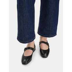 Baleriny Lasocki. Czarne balerinki damskie Lasocki, bez wzorów, bez obcasa, bez zapięcia. Za 169.99 zł.