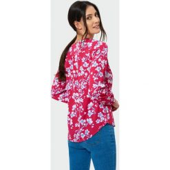 Bluzka z ozdobnymi falbankami. Bluzki damskie Greenpoint, bez wzorów, z poliesteru, bez kołnierzyka, bez ramiączek. Za 24.99 zł.