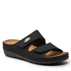 Klapki Tamaris. Czarne klapki damskie Tamaris, bez wzorów, bez obcasa, bez zapięcia. Za 199.99 zł.