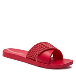 Klapki Ipanema. Czerwone klapki damskie Ipanema, bez wzorów, bez obcasa, bez zapięcia. Za 69.99 zł.