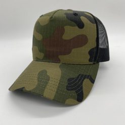 Czapka z daszkiem truckerka Green escape. Zielone czapki damskie MAGROF, bez wzorów, sportowe. W wyprzedaży za 49.99 zł.