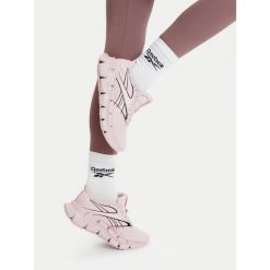 Buty do biegania Reebok. Czerwone obuwie sportowe damskie Reebok, bez wzorów, bez zapięcia, do biegania. Za 489.99 zł.