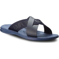 Klapki EMPORIO ARMANI - X4P081 XL421 A081 Night/Night/Night. Niebieskie klapki męskie Emporio Armani, bez wzorów, z materiału, bez zapięcia. W wyprzedaży za 509.00 zł.