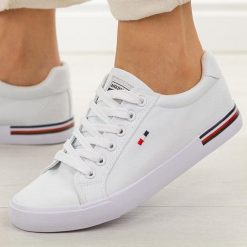 Białe trampki damskie American Club Lh115. Białe trampki i tenisówki damskie American CLUB, bez wzorów, z jeansu, bez zapięcia. W wyprzedaży za 89.10 zł.