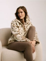 Bluza z imitacji baranka - złamana biel. Bluzy damskie Reserved, l, bez wzorów, bez ramiączek, bez kaptura. Za 129.99 zł.