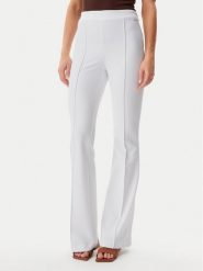 Guess Spodnie materiałowe W4YB01KCBO2 Biały Slim Fit. Białe spodnie materiałowe damskie Guess, z aplikacjami, z materiału. Za 189.99 zł.