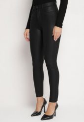 Czarne Dopasowane Spodnie z Imitacji Skóry Viremi. Czarne spodnie materiałowe damskie Born2be, bez wzorów, z jeansu, eleganckie, z podwyższonym stanem. Za 24.99 zł.