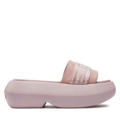 Klapki LOVE MOSCHINO. Czerwone klapki damskie Love Moschino, bez wzorów, bez obcasa, bez zapięcia. Za 869.99 zł.