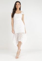 Biała Sukienka Adene. Białe sukienki damskie Born2be, m, w ażurowe wzory, z koronki, bez kołnierzyka, bez ramiączek, midi, dopasowane. Za 84.99 zł.