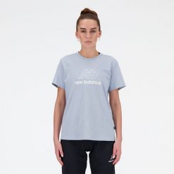Koszulka damska New Balance WT41816LAY – niebieska. Niebieskie bluzki damskie New Balance, s, bez wzorów, z materiału, eleganckie, bez kołnierzyka, bez ramiączek. Za 69.99 zł.