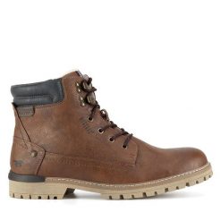 Trzewiki Mustang. Brązowe botki męskie Mustang, bez wzorów, bez obcasa, bez zapięcia. Za 359.99 zł.