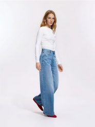 Jeansy wide leg z wysokim stanem - niebieski. Niebieskie jeansy damskie Reserved, bez wzorów, z bawełny, z podwyższonym stanem. Za 139.99 zł.
