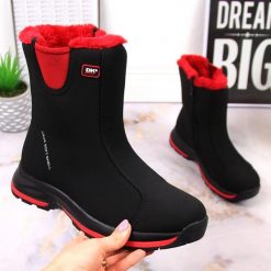 Czarne śniegowce wodoodporne DK SoftShell 15101. Czarne śniegowce damskie DK, z materiału, bez zapięcia. Za 159.99 zł.