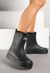 Czarne Kalosze Ozdobione Małą Naszywką Lanivra. Czarne kalosze damskie Renee, z aplikacjami, z dresówki, bez zapięcia. Za 59.99 zł.