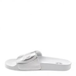 Klapki damskie Colmar Slipper Logo. Szare klapki damskie Colmar, bez wzorów, z gumy, bez obcasa, bez zapięcia. W wyprzedaży za 59.99 zł.