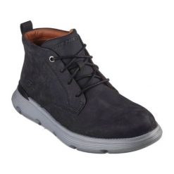 Buty Skechers Garza Fontaine 204903-BLK czarne. Czarne botki męskie bez wzorów, z gumy, biznesowe, bez obcasa, bez zapięcia. Za 374.47 zł.