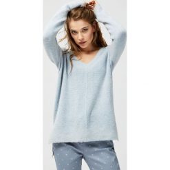 Sweter oversize. Swetry nierozpinane damskie MOODO, l, bez wzorów, bez kołnierzyka, bez ramiączek. Za 49.99 zł.