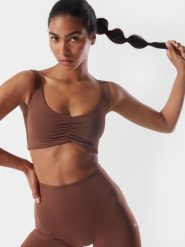 4F Top szybkoschący z materiałów z recyklingu damski 4F x Anna Lewandowska XL. Brązowe topy damskie 4F, xl, bez wzorów, z dzianiny, sportowe, bez kołnierzyka, bez ramiączek. W wyprzedaży za 59.99 zł.