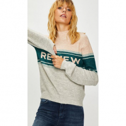 Review - Sweter. Szare swetry nierozpinane damskie Review, m, bez wzorów, z elastanu, bez kołnierzyka, bez ramiączek. W wyprzedaży za 129.90 zł.