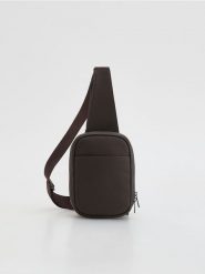 Saszetka crossbody - ciemnobrązowy. Brązowe saszetki i nerki męskie Reserved, bez wzorów. Za 99.99 zł.