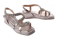 ALMA EN PENA V240736 diva bronze, sandały damskie. Żółte sandały damskie Alma En Pena, bez wzorów, bez obcasa, na koturnie, bez zapięcia. Za 377.94 zł.