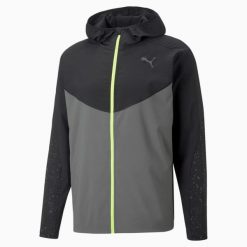 Kurtka z kapturem męska Puma RUN REFLECTIVE AOP WOVEN czarna 52240915 r XXL. Czarne kurtki sportowe męskie Puma, l, bez wzorów, z kapturem, do biegania. Za 173.20 zł.