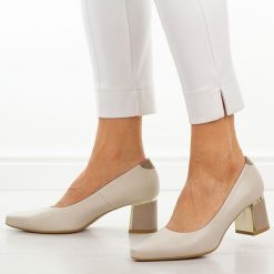 Beżowe Rx skórzane Polskie czółenka damskie Suzana 4502. Brązowe czółenka damskie Suzana, na lato, bez wzorów, ze skóry, eleganckie, bez obcasa, na słupku, bez zapięcia. Za 439.00 zł.