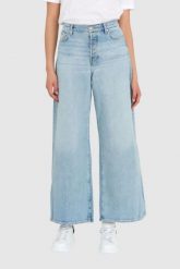 7 FOR ALL MANKIND Jasnoniebieskie jeansy damskie Szwedy Zoey Air Wash. Niebieskie jeansy damskie 7 for all mankind, bez wzorów, z bawełny. W wyprzedaży za 399.99 zł.