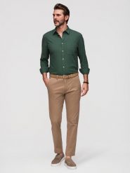 Męskie spodnie chino REGULAR FIT z delikatną strukturą – ciemnobeżowe V2 - Rozmiar: M. Brązowe eleganckie spodnie męskie Ombre Clothing, bez wzorów, z bawełny. W wyprzedaży za 265.99 zł.