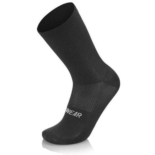 Skarpetki Mb Wear Pro Specialis. Czarne skarpety męskie MB WEAR, bez wzorów, z elastanu. Za 99.30 zł.