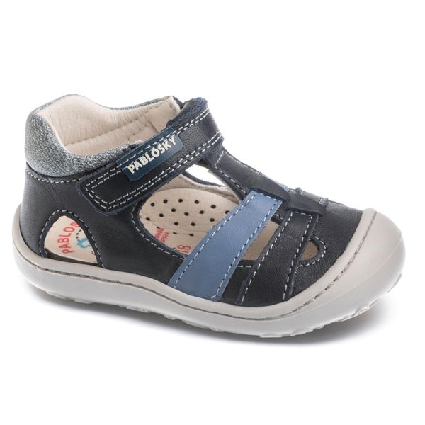 Sandały PABLOSKY 023922P Niebieski. Niebieskie sandały damskie Pablosky, bez wzorów, z materiału, bez obcasa, bez zapięcia. Za 149.99 zł.