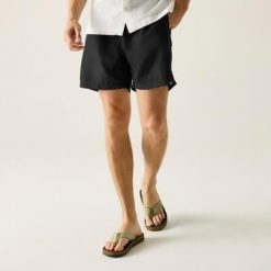 Męskie spodenki kąpielowe Mackleyna. Czarne kąpielówki męskie Regatta, m, bez wzorów, z poliesteru, krótkie. Za 168.00 zł.