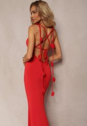 Czerwona Dopasowana Sukienka ze Sznurkami na Plecach Ozdobionymi Kwiatami Drivia. Czerwone sukienki damskie Renee, na co dzień, m, z aplikacjami, eleganckie, bez kołnierzyka, bez ramiączek, maxi, dopasowane. Za 139.99 zł.
