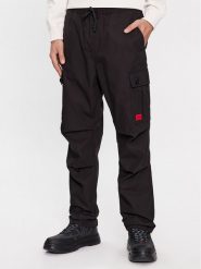 Hugo Spodnie materiałowe Garlo233 10250557 Czarny Regular Fit. Czarne spodnie materiałowe męskie Hugo, bez wzorów, z bawełny. Za 389.99 zł.