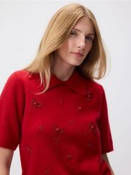 Sweter z aplikacjami - czerwony. Czerwone swetry nierozpinane damskie Reserved, l, z aplikacjami, z dzianiny, bez kołnierzyka, bez ramiączek. Za 129.99 zł.