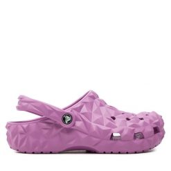 Klapki Crocs. Czerwone klapki damskie Crocs, bez wzorów, bez obcasa, bez zapięcia. Za 219.99 zł.