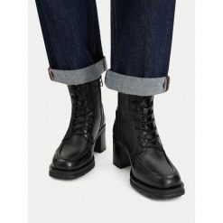 Botki G-Star. Czarne botki damskie G-Star, bez wzorów, retro, bez obcasa, na słupku, bez zapięcia. Za 399.99 zł.
