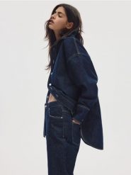 Jeansy straight leg - granatowy. Niebieskie jeansy damskie Reserved, bez wzorów, z denimu. W wyprzedaży za 59.99 zł.