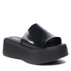 Klapki Melissa. Czarne klapki damskie Melissa, bez wzorów, bez obcasa, bez zapięcia. Za 469.99 zł.