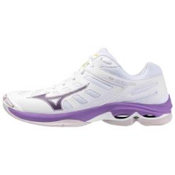 Buty sportowe Mizuno Wave Voltage 2 Białe Amortyzacja. Białe obuwie sportowe damskie Mizuno, bez wzorów, ze skóry, bez zapięcia, do biegania, mizuno wave. W wyprzedaży za 407.50 zł.