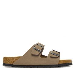 Klapki Birkenstock. Brązowe klapki męskie Birkenstock, bez wzorów, bez zapięcia. Za 379.99 zł.