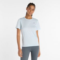 Koszulka damska New Balance WT41222FRL – niebieska. Niebieskie bluzki damskie New Balance, m, bez wzorów, z materiału, eleganckie, bez kołnierzyka, bez ramiączek. Za 149.99 zł.