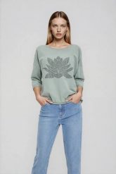 Bluza z bawełny oliwkowa. Zielone bluzy damskie MOODO, bez wzorów, z bawełny, bez ramiączek, bez kaptura. Za 99.99 zł.